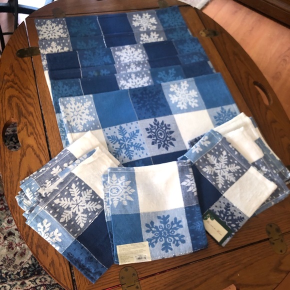 6-sets Blue Snowflake Placements & Napkins - Picture 1 of 6